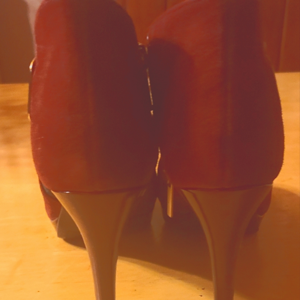 Brand new 3 inches Bandolino shoes